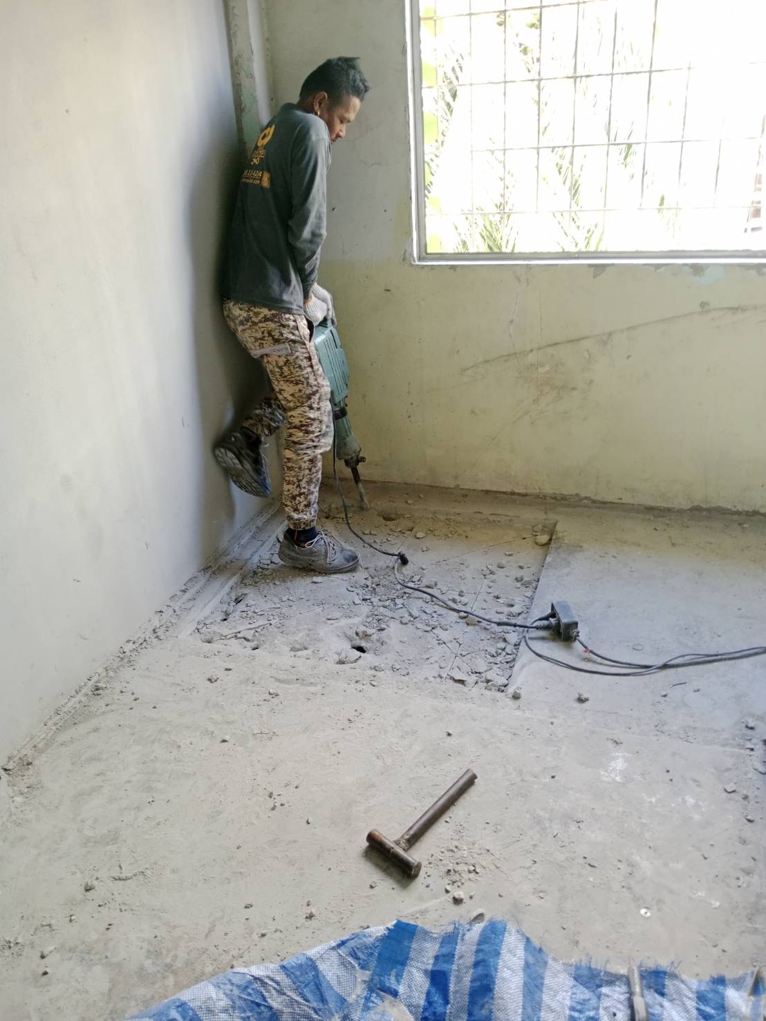 งานเจาะ พื้นคอนกรีตภายในอาคาร