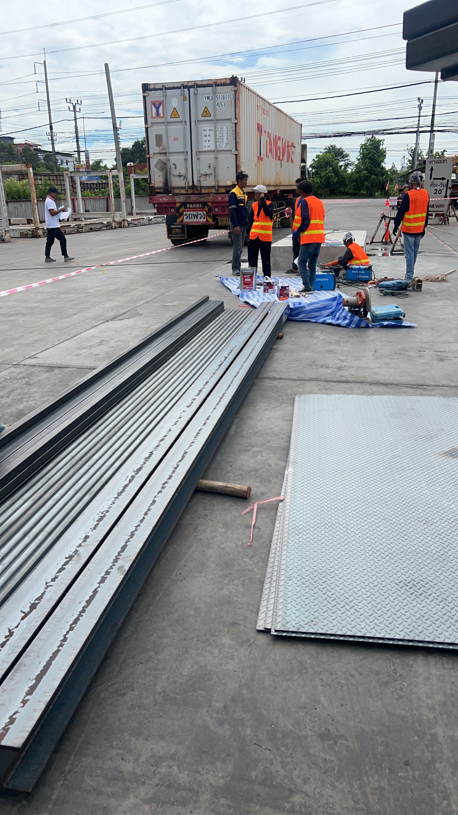 การก่อสร้าง โครงสร้างเหล็กรูปพรรณฐานรับตู้ check point